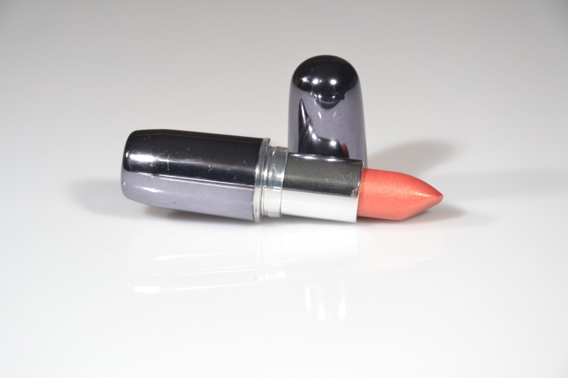 esthetique-CHATEAUNEUF GRASSE-min_lipstick-273109